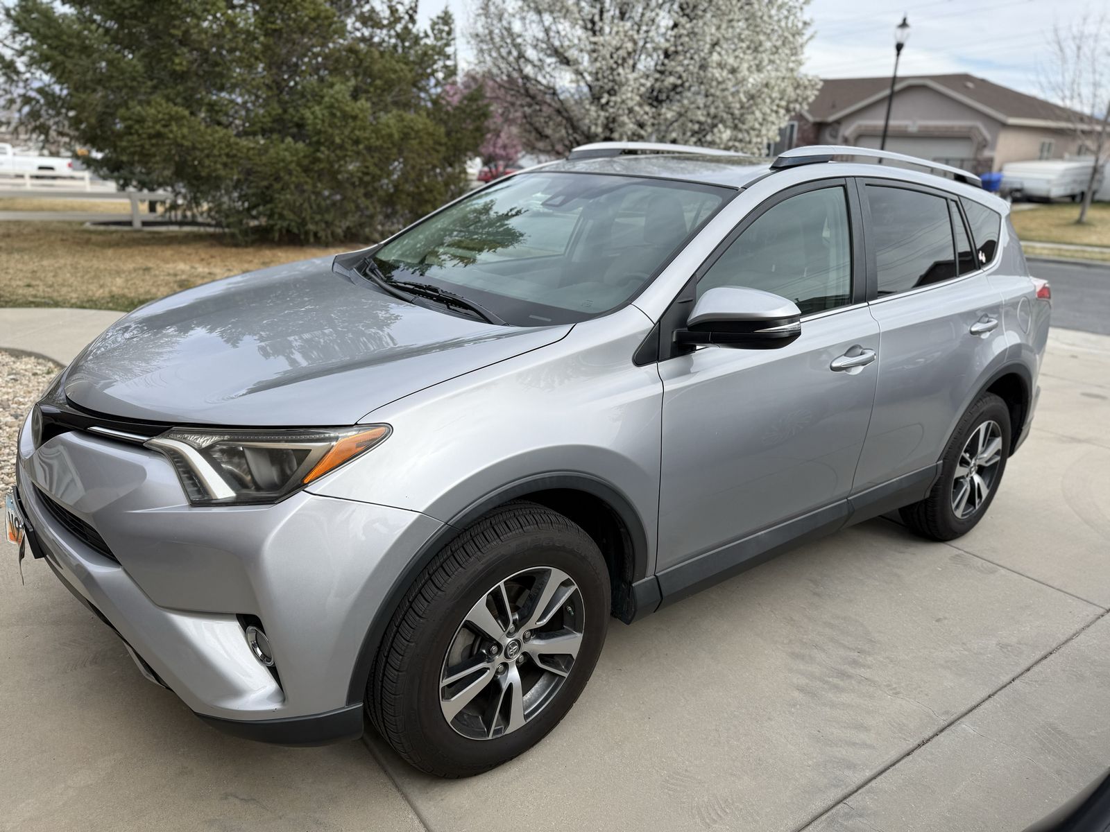 2018 TOYOTA RAV4 XLE
