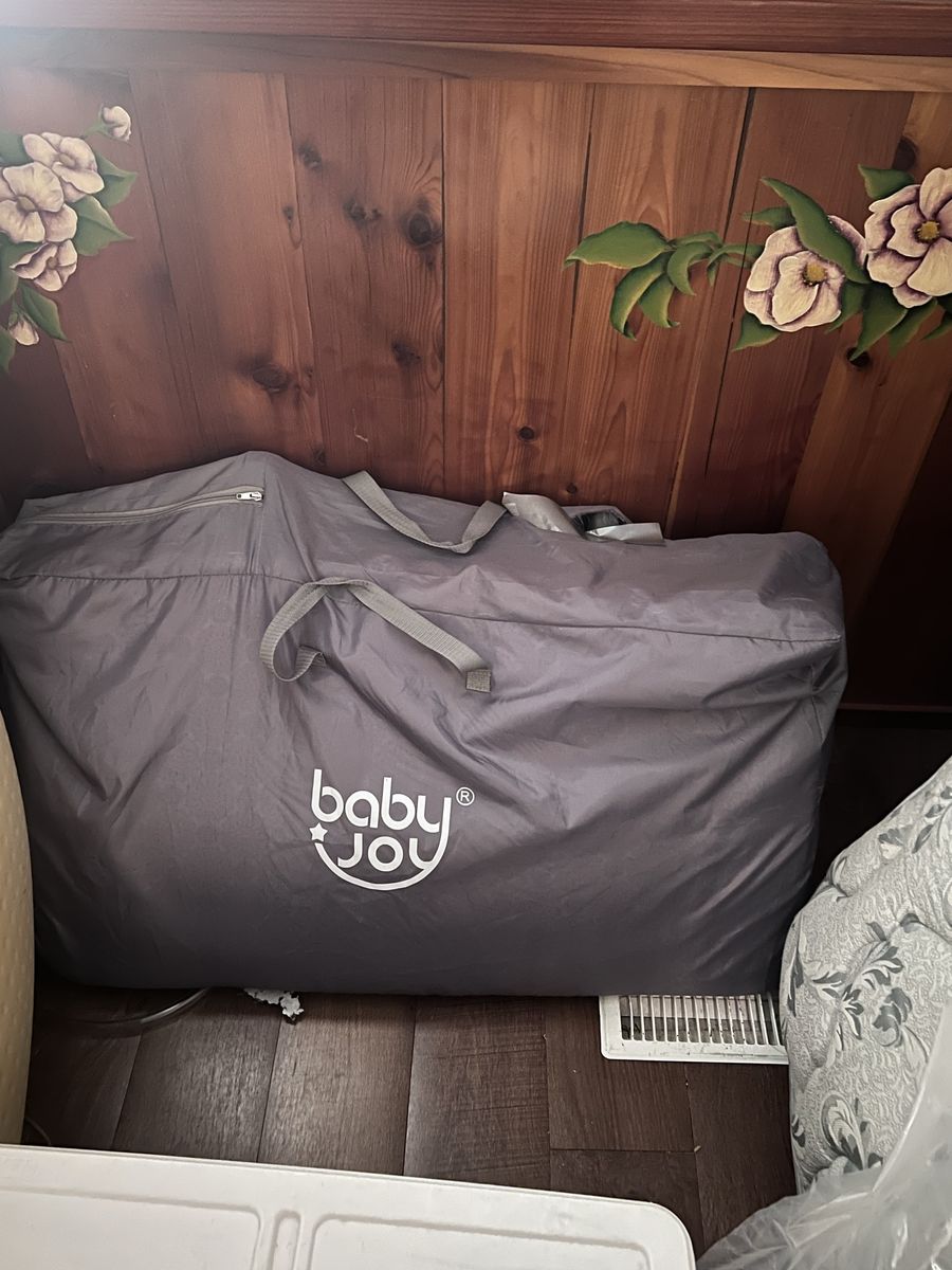 BabyJoy Portable Bassinet with Carry Bag - Grey