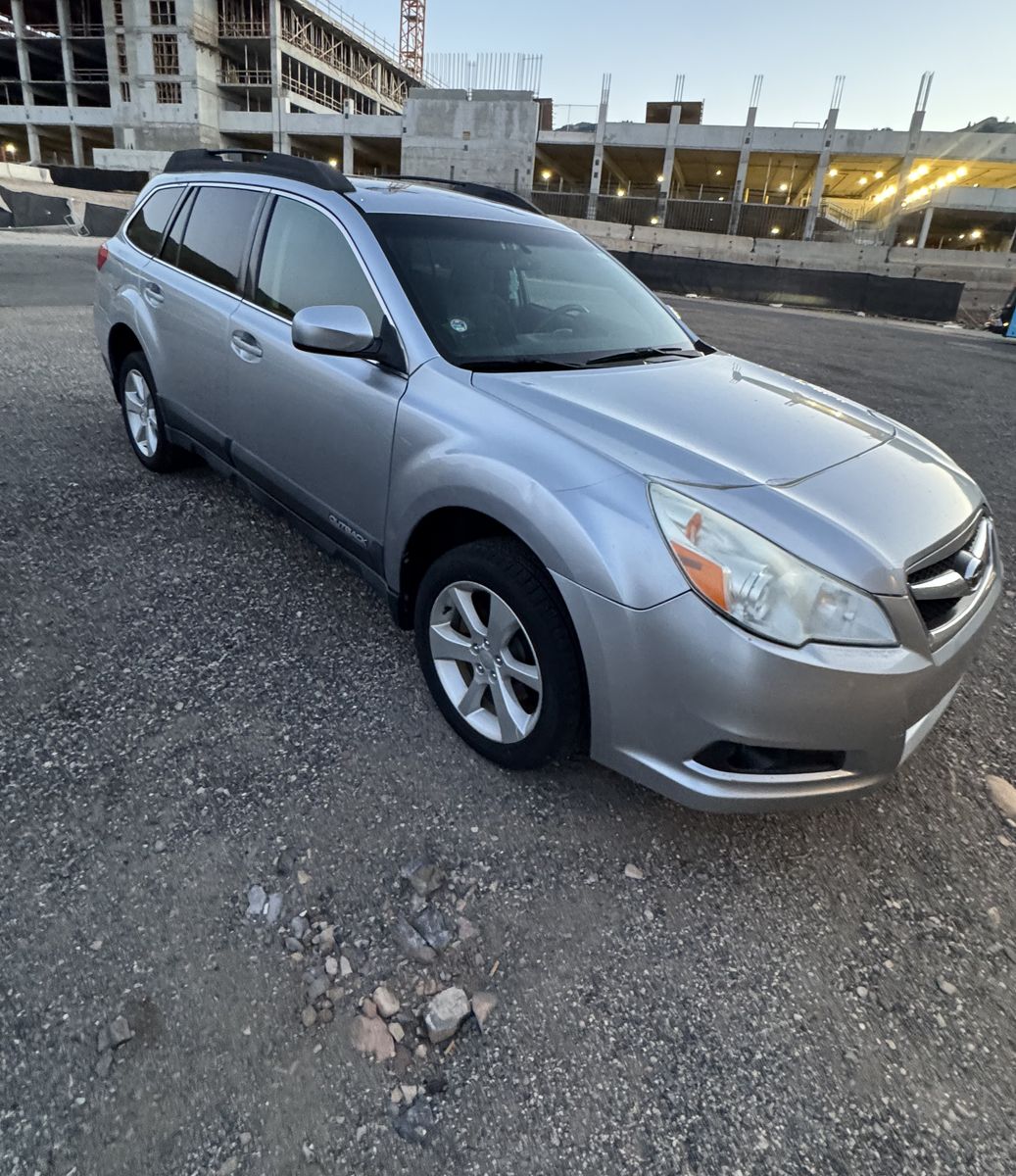 2013 Subaru Outback 2.5i Limited All-Wheel Drive Wagon - Silver, Excellent Condition