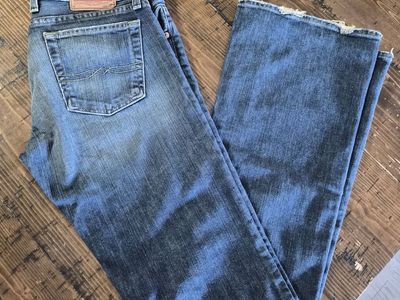 Lucky Brand Sweet N Straight Distressed Jeans - Waist 29, Long Inseam