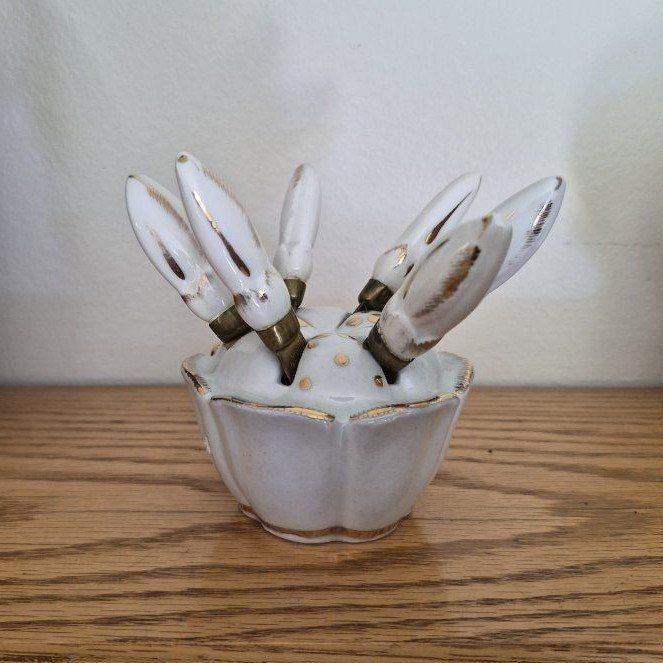 Vintage Porceclain Cheese Butter Knife Spreader Set 6pc White Gold Spain Ceramic Base
