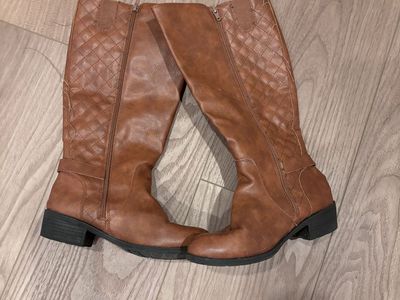 Women’s Brown Boots Size 8 1/2