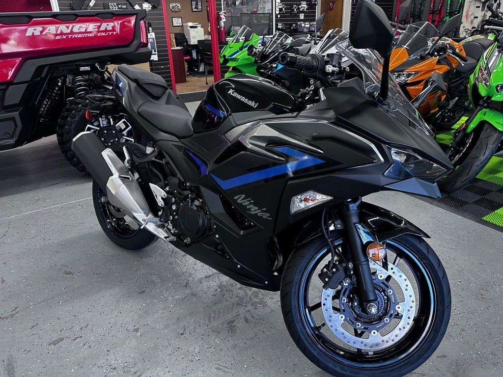 2025 Kawasaki Ninja® 500 ABS Metallic Flat Spark Black/Metallic Spark Black
