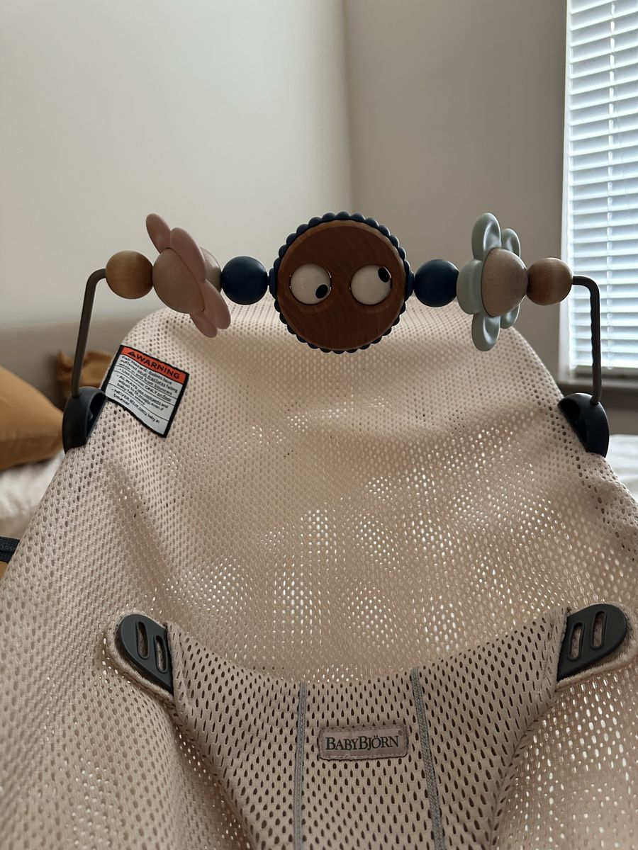 BABYBJÖRN Bouncer mesh dusty pink with Toy Bar, UsedExcellent