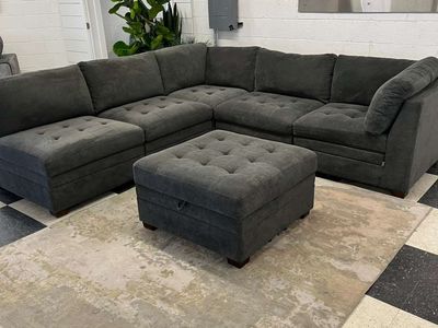 LIKE NEW!! THOMASVILLE TISDALE 6-PIECE FABRIC MODULAR SECTIONAL W/ STORAGE OTTOMAN, DARK GRAY!!