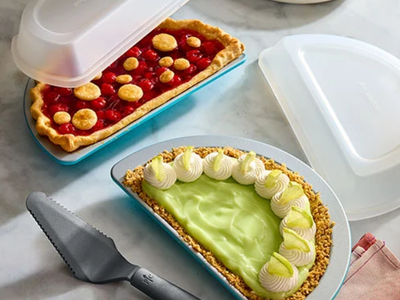 Pampered Chef Half Pint Pie Pan Set with Lids and Cutter