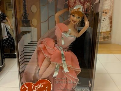 I love Lucy, episode 116, Lucy gets in pictures