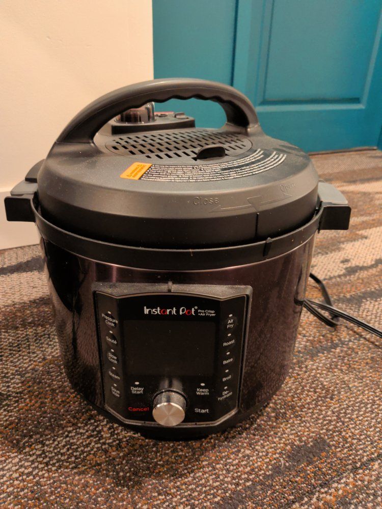 Instant Pot Duo Crisp 11-in-1 Electric Pressure Cooker Air Fryer Combo
