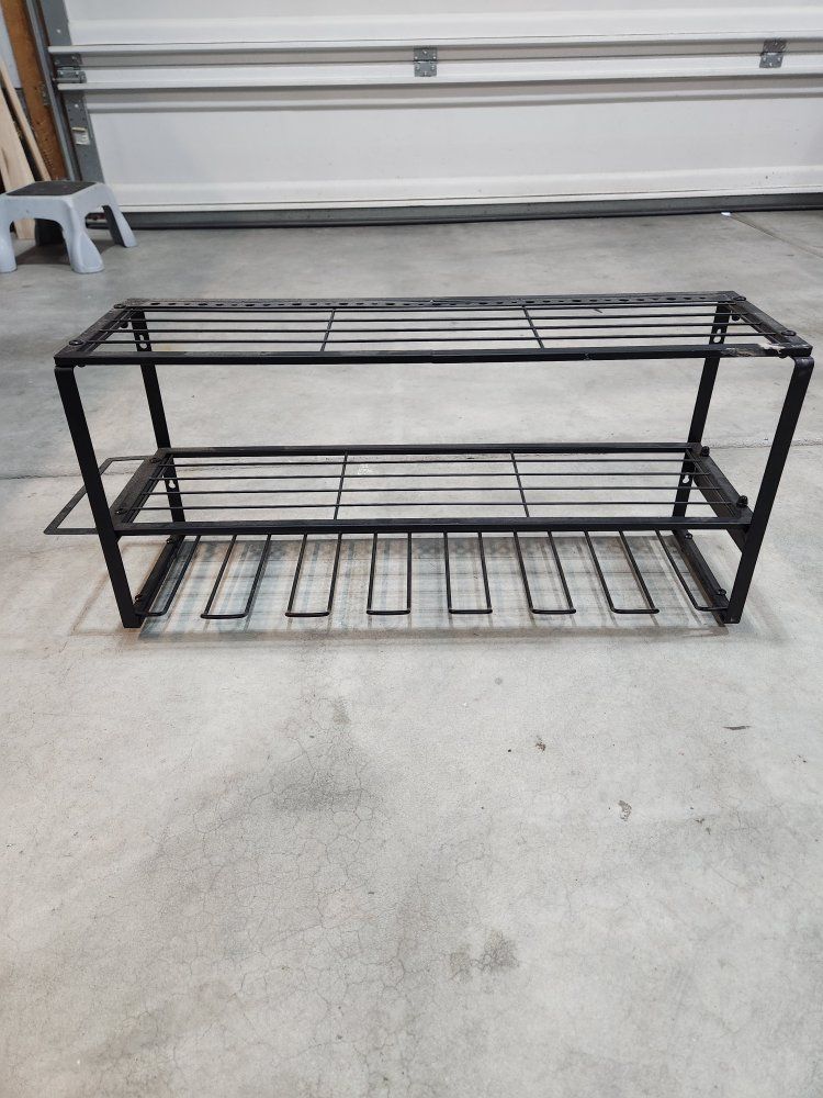 Wall mount cordless tool rack