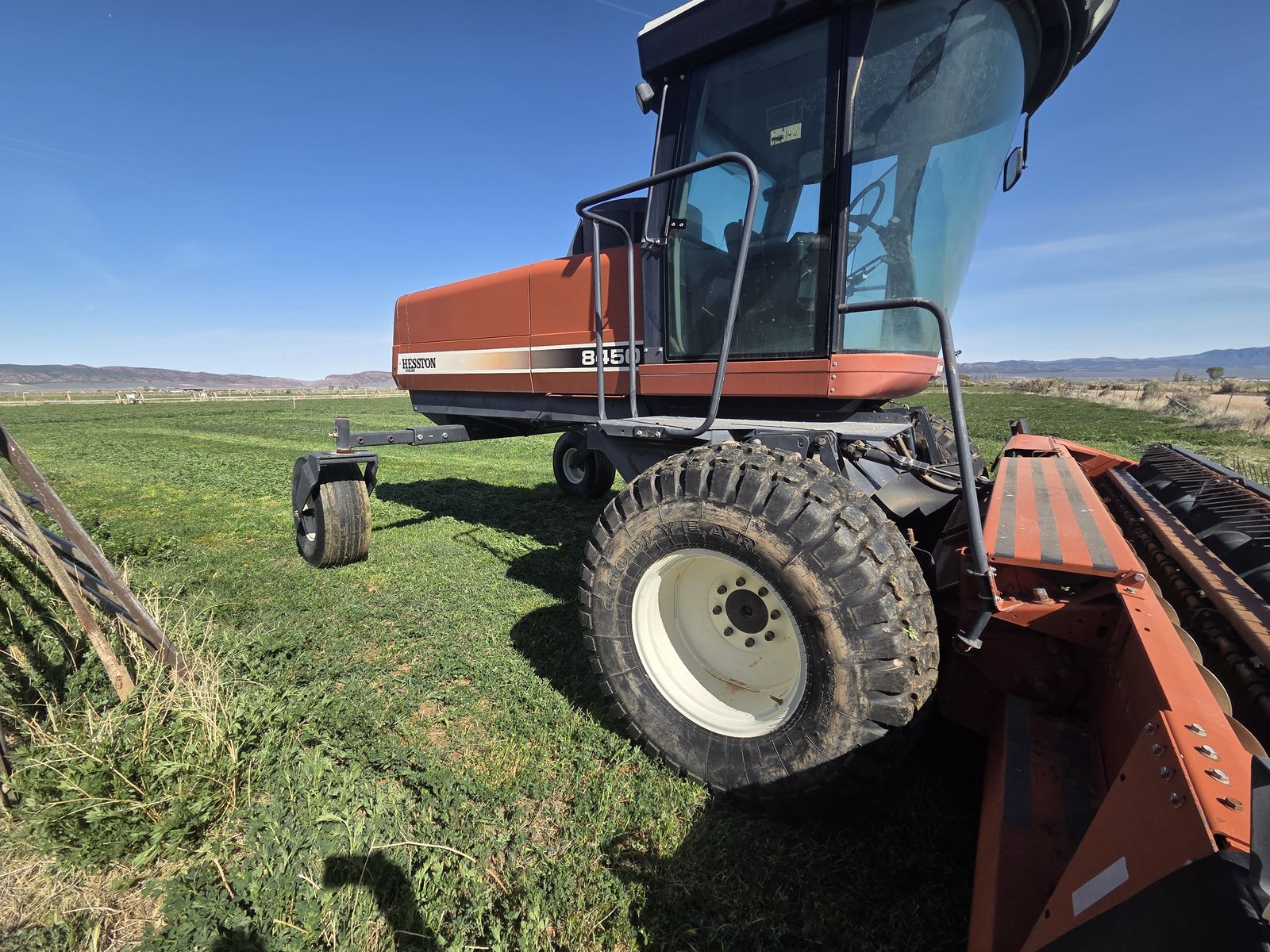 2004 Hesston 8450 Swather