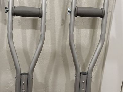 Kids Crutches - Height to 5'2"