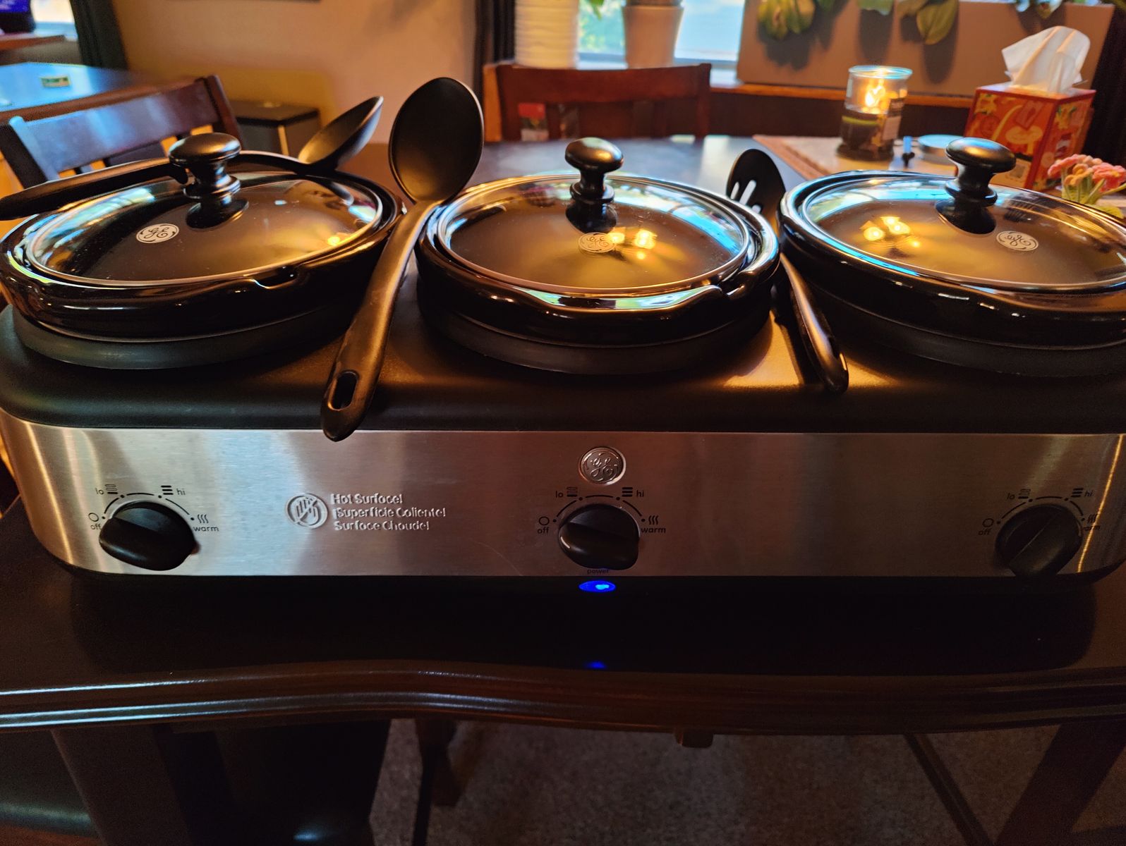 GE Three Pot Slow Cooker & Food Warmer