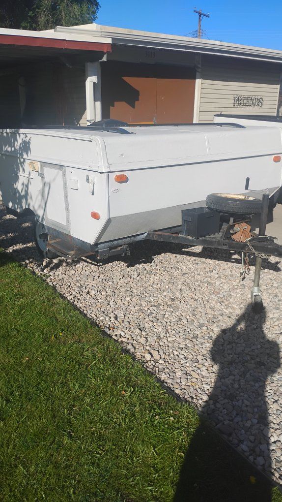 Camping Trailer  Frin
