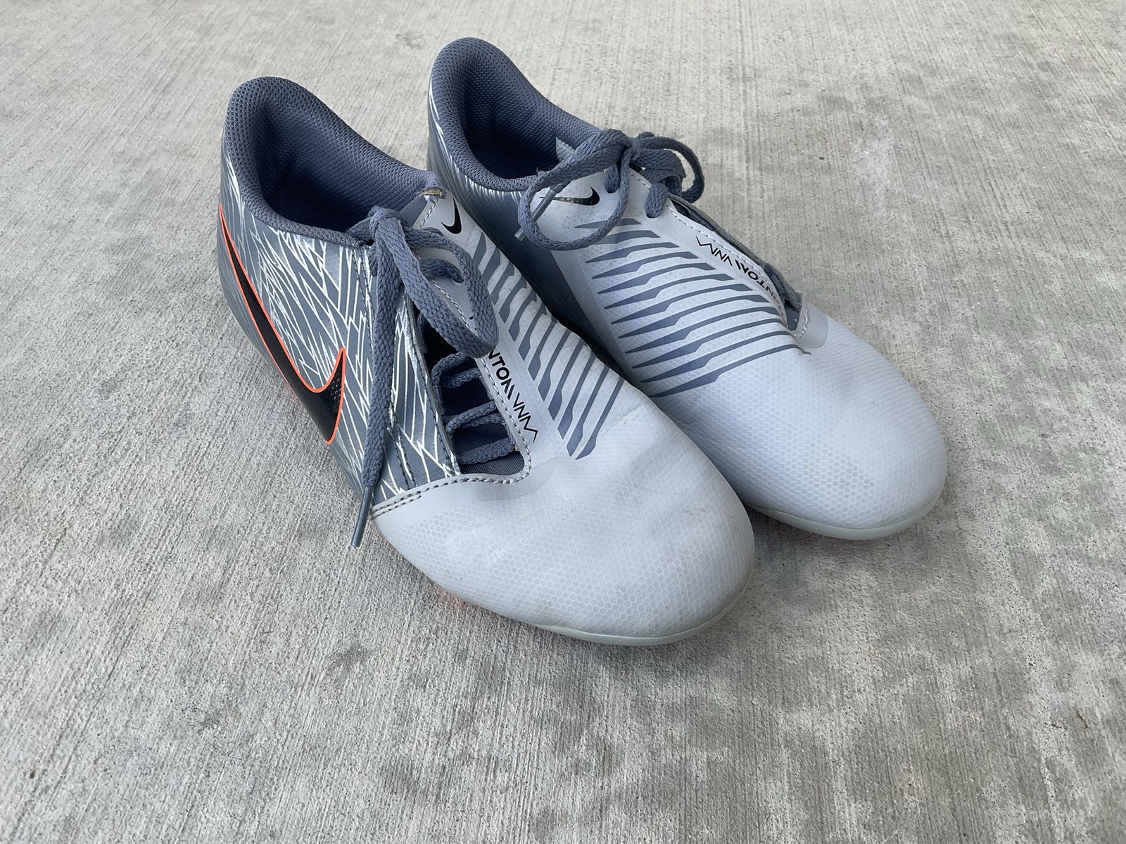 Nike Phantom Kids Cleats - 6Y