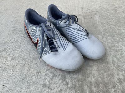 Nike Phantom Kids Cleats - 6Y