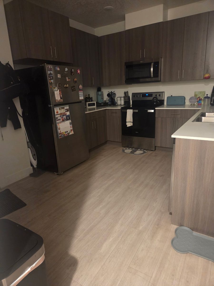 Main image 6