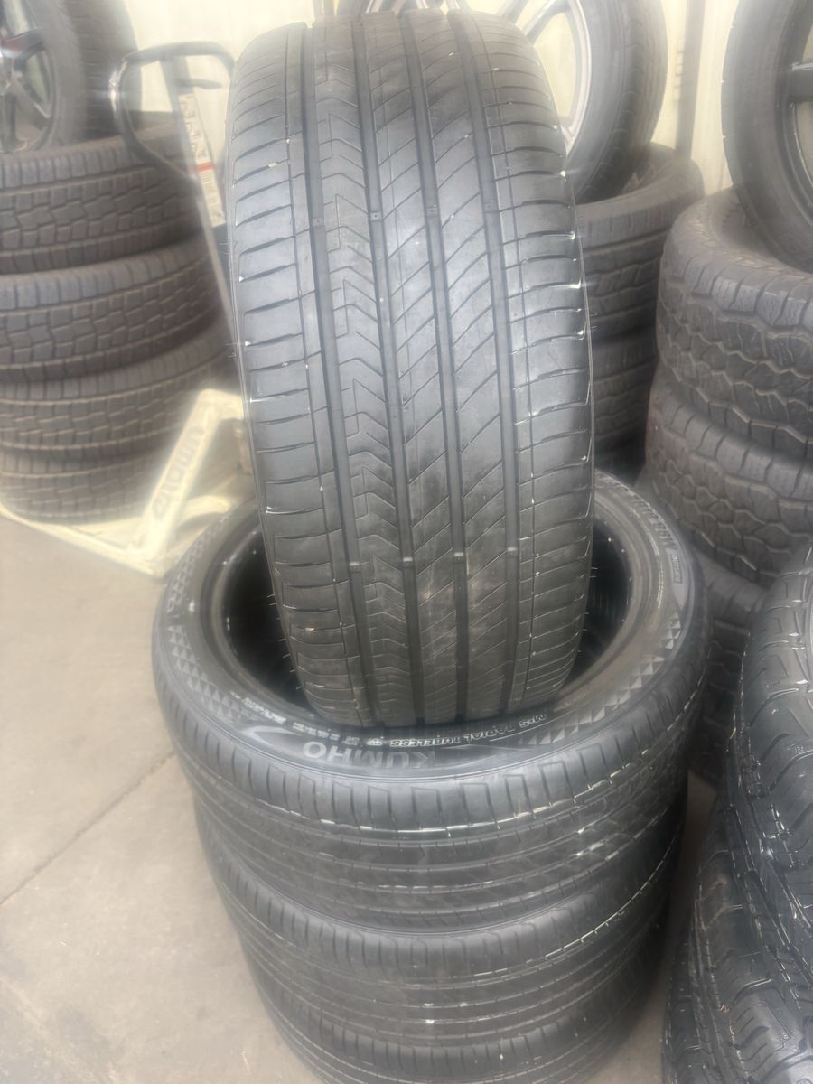 SET OF KUMHO 245/40R19