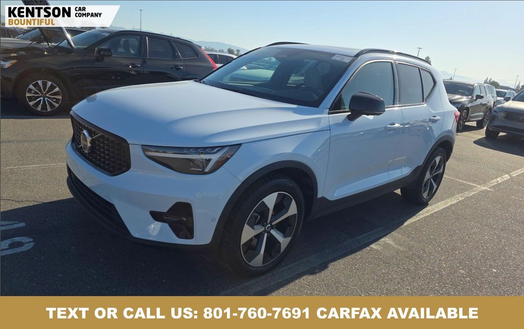 2026 Volvo XC40 B5 Plus