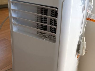 Lightly Used GE 6,100 BTU window Air Conditioner (Model APFD06JASWG1)