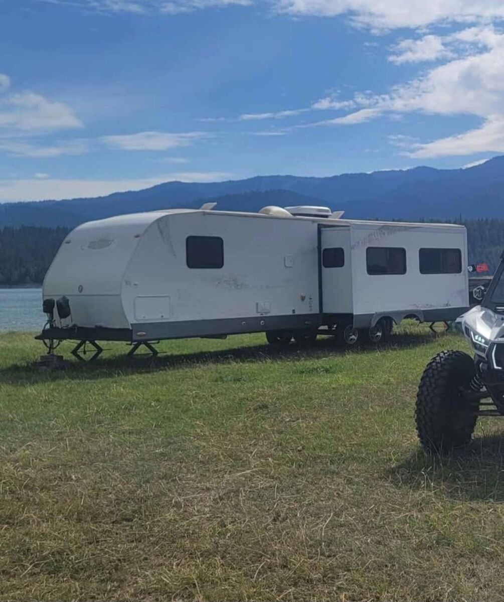 2009 MVP RV Coast 31LRLS W/ Slide