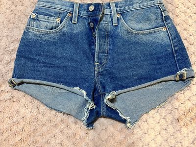Levi’s 501 Original High Rise Cut-Off Shorts XS