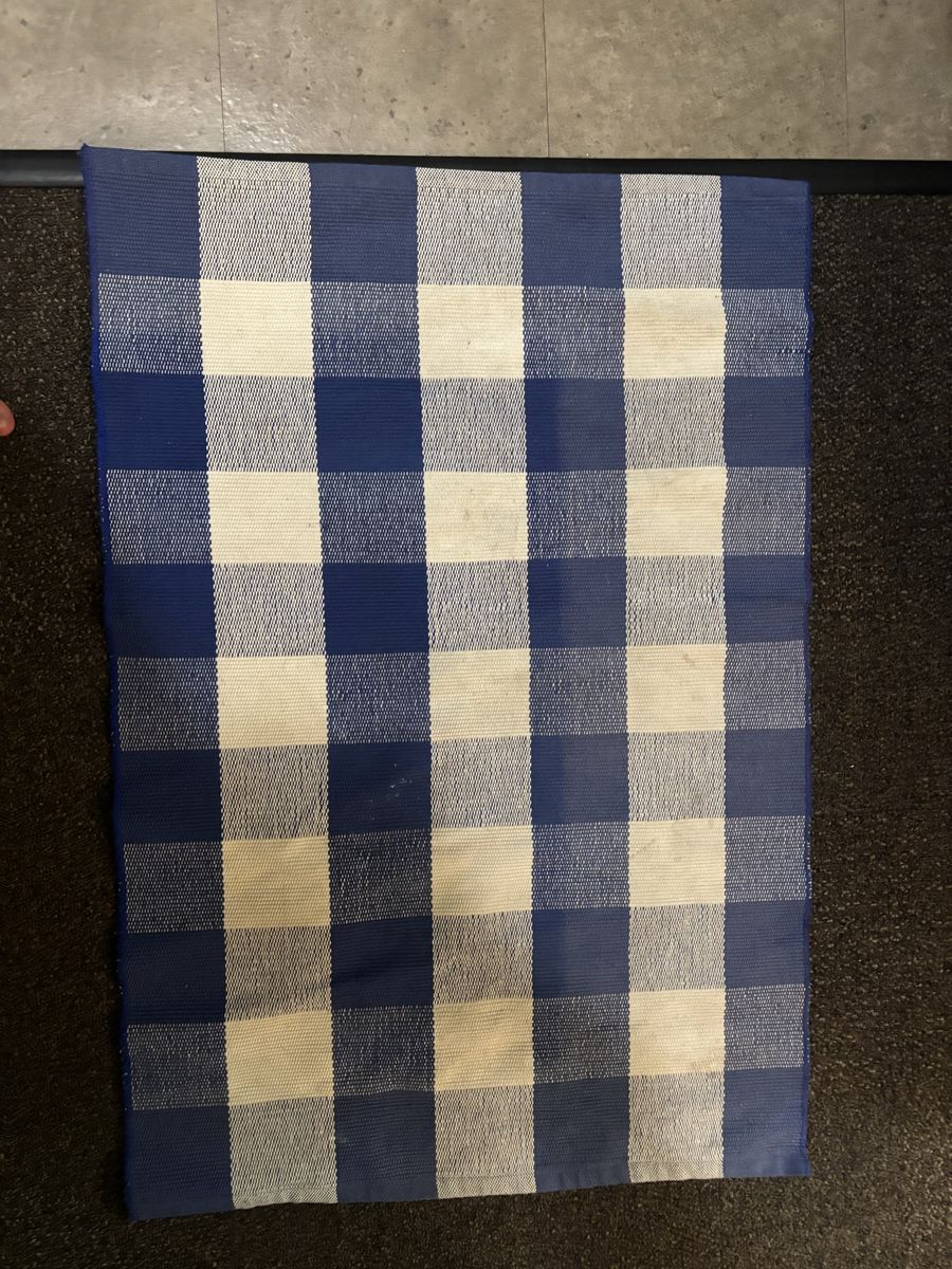 Blue/white checkered mat