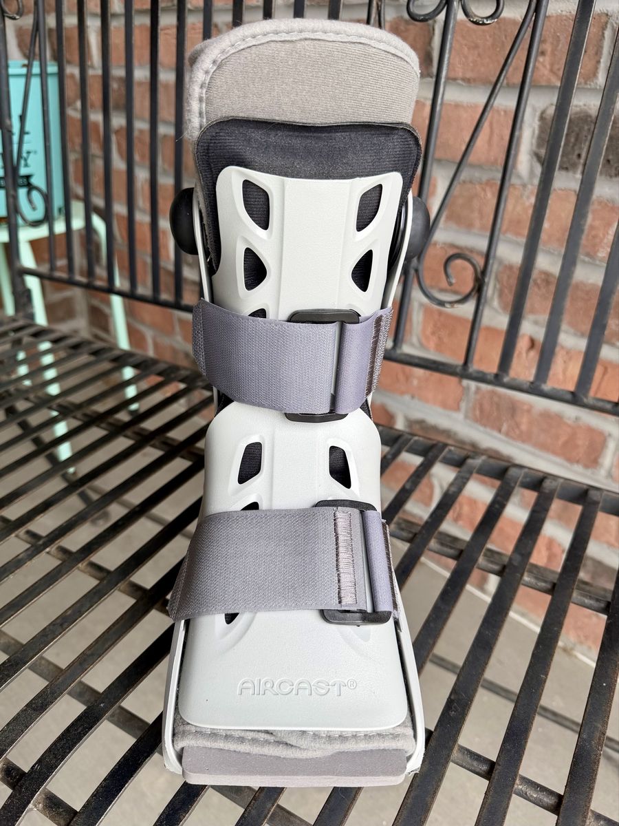 Aircast Walking Boot | Size Small
