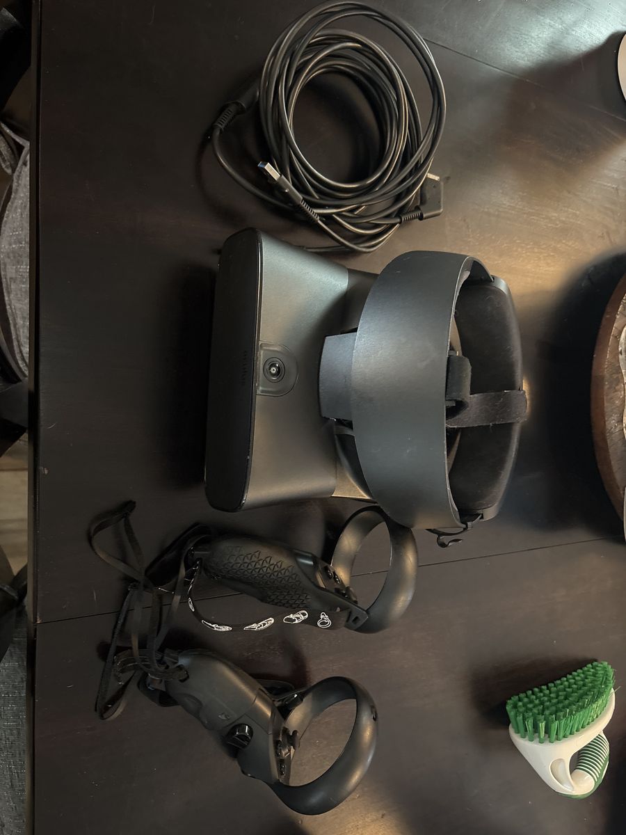 Oculus Rift S PC-Powered VR Gaming Headset with Controllers and Cable - Used Good Condition
