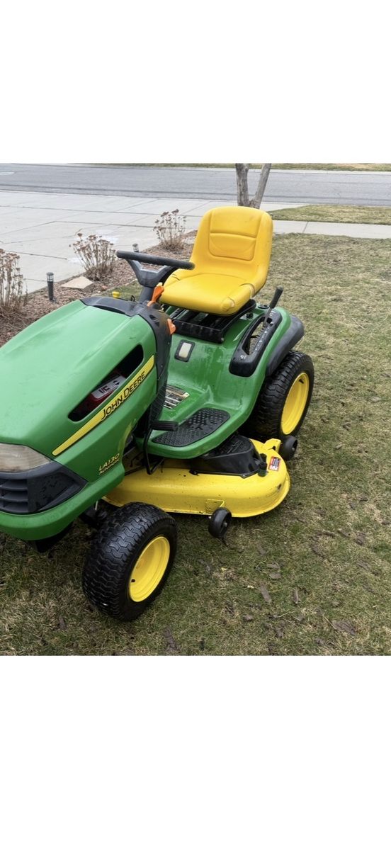 2006 John Deere La130 Riding Mower