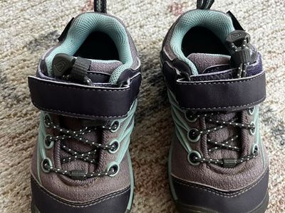 Keen Toddler Sneaker size 8