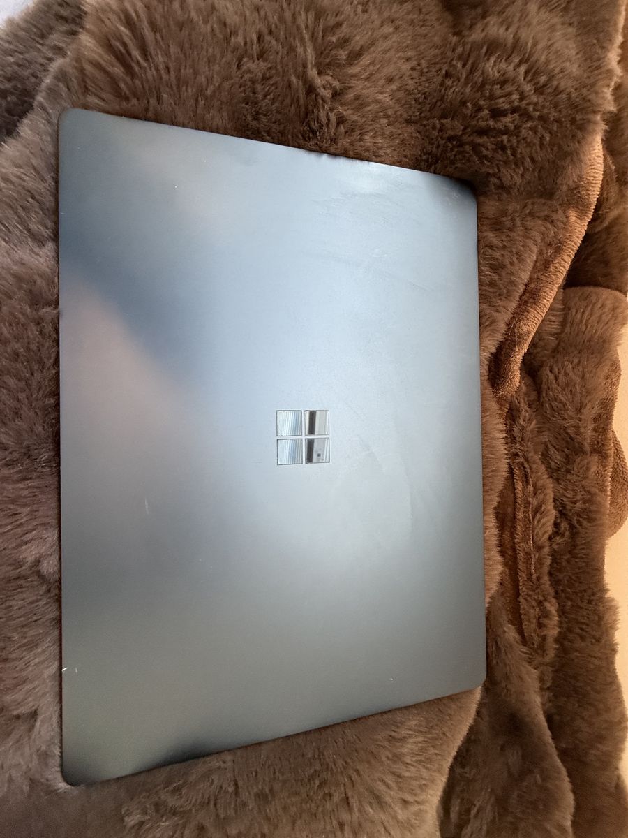 Surface Laptop 2 (Blue) i7 8GB RAM 256 GB SSD