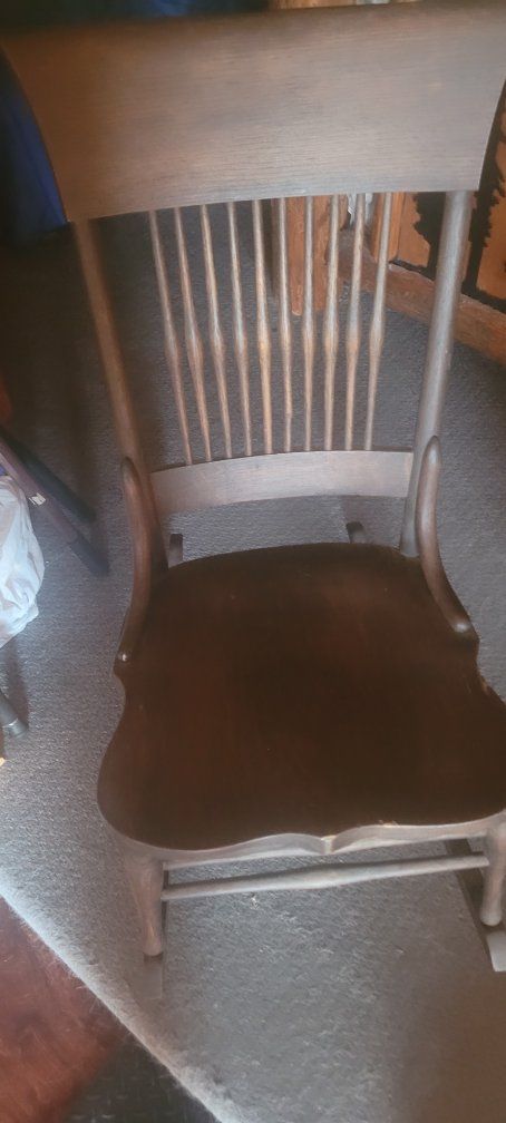 Vintage Wooden Rocking Chair Spindle Back Accent Rocker. very well made and in great shape. very old
