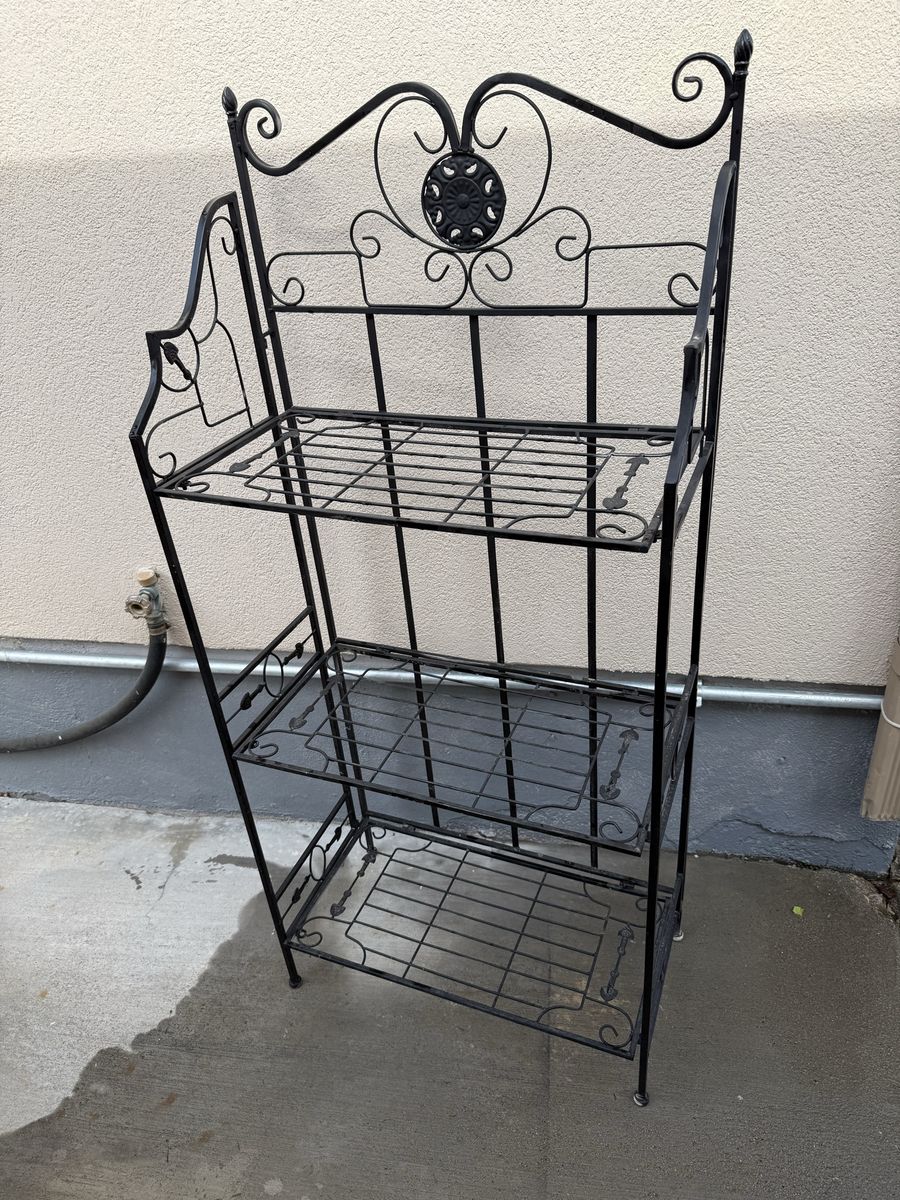 Metal fold up garden indoor/outdoor rack 51” T 22” W 12 d folds up flat