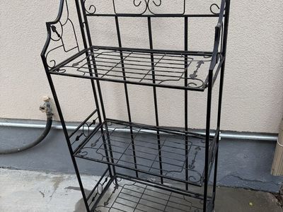 Metal fold up garden indoor/outdoor rack 51” T 22” W 12 d folds up flat