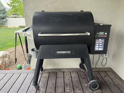 Traeger Ironwood 885 Pellet Grill/ Smoker