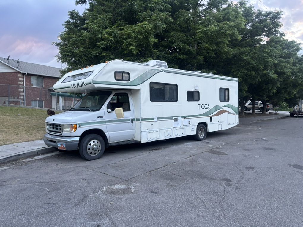 1999 26 Foot Sleeps Up To 8 only Asking 3800 Obo