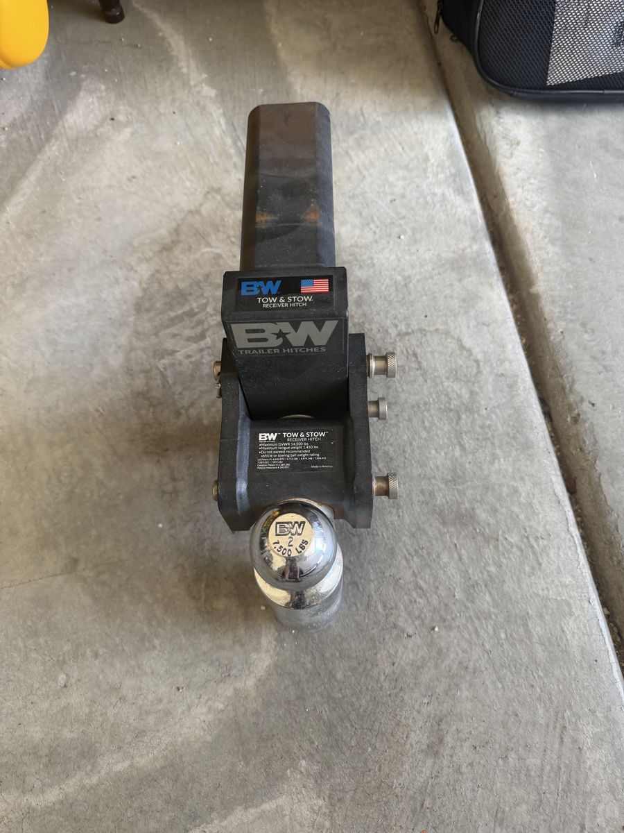 B&W Stow & Go Trailer Hitch