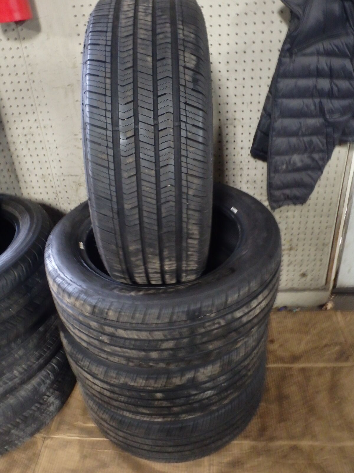 215/55R17 ARIZONIAN SILVER EDITION A/S SET OF USED TIRES