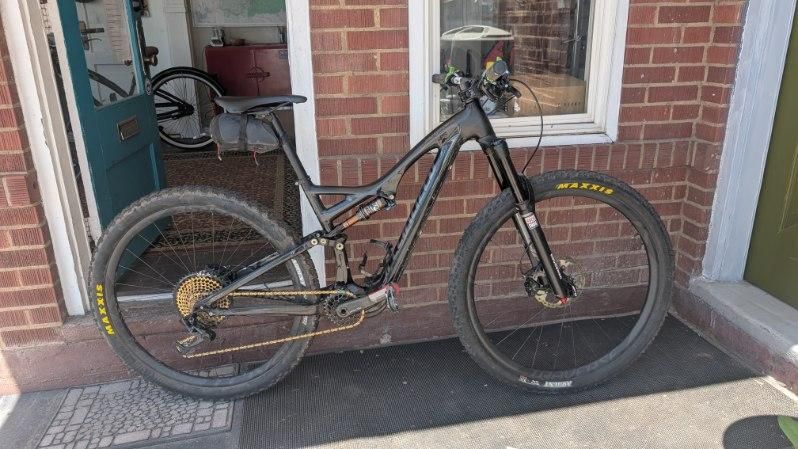 Specialized StumpJumper Evo Carbon- Fresh Tune and rear shock