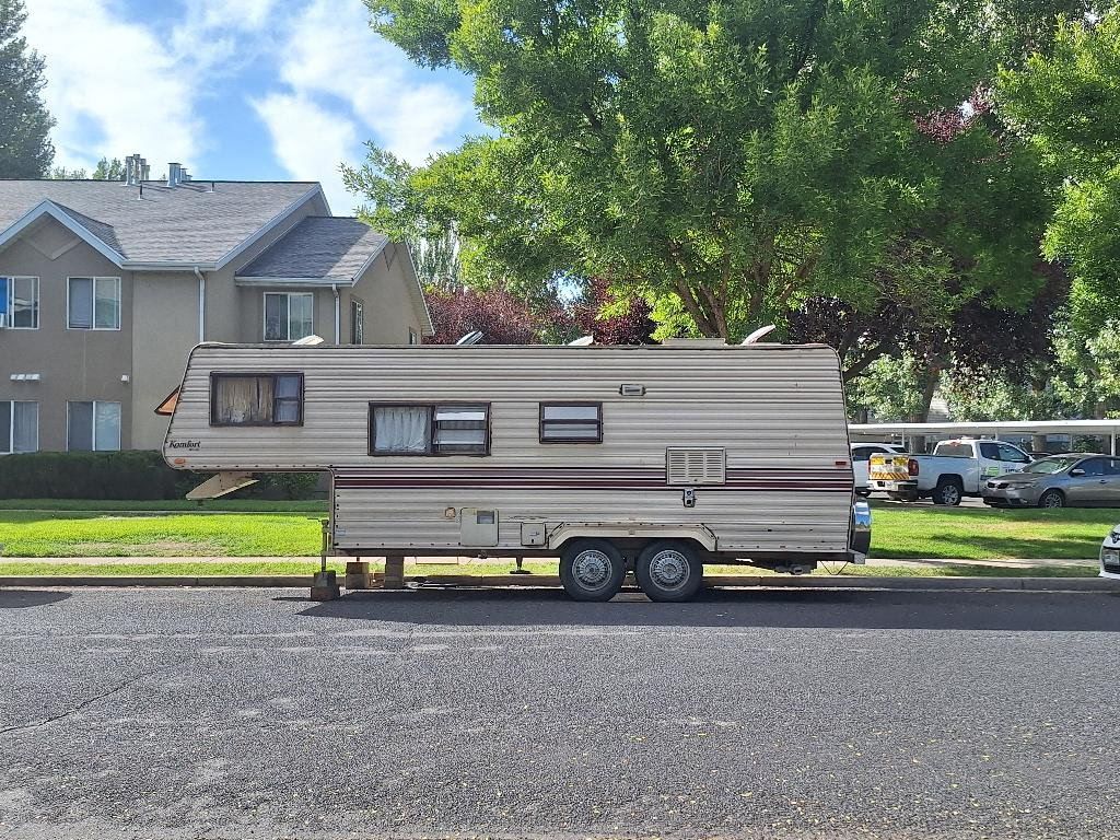 1988 Keystone Camp Trailer - 5th Wheel camper