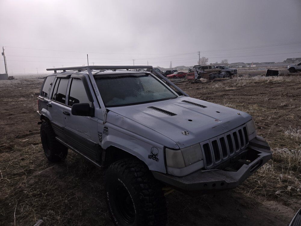 Jeep Grand Cherokee rock crawler