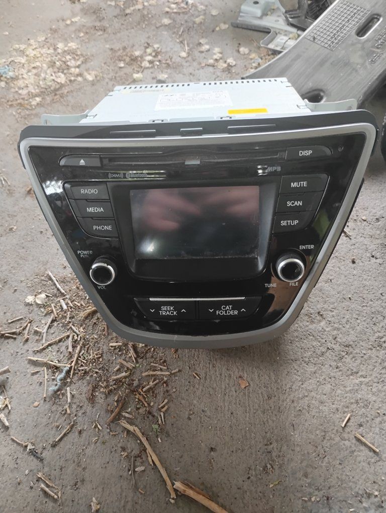 2016 Hyundai Elantra factory cd-stereo.