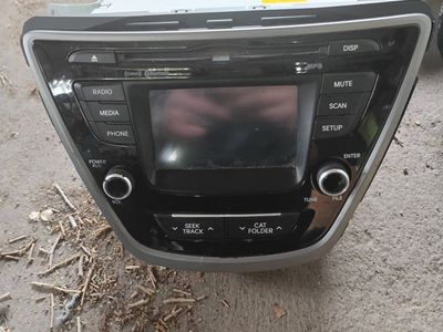 2016 Hyundai Elantra factory cd-stereo.