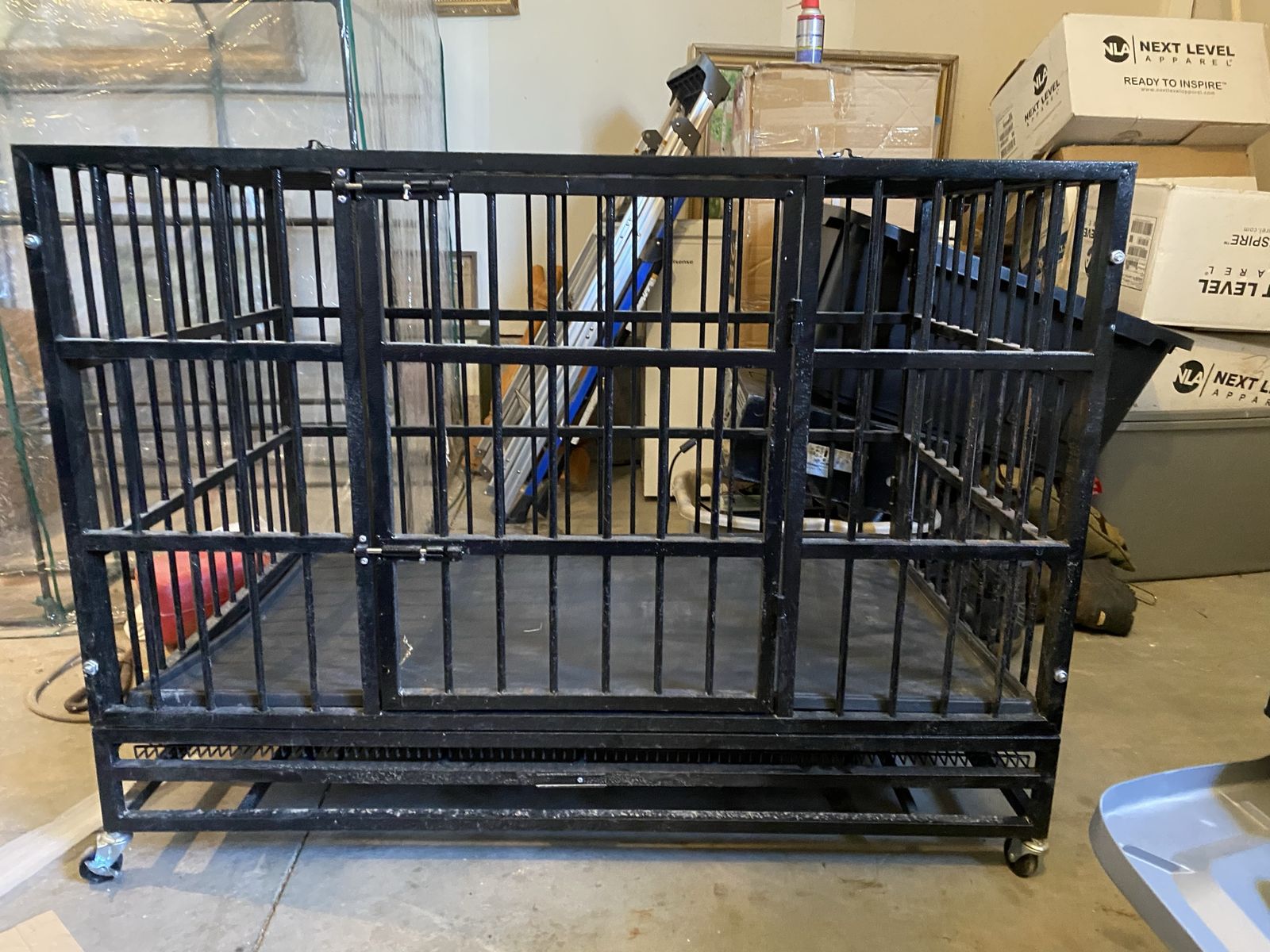 Large Black Metal Dog Crate with Removable Tray - Durable & Spacious Pet Kennel
