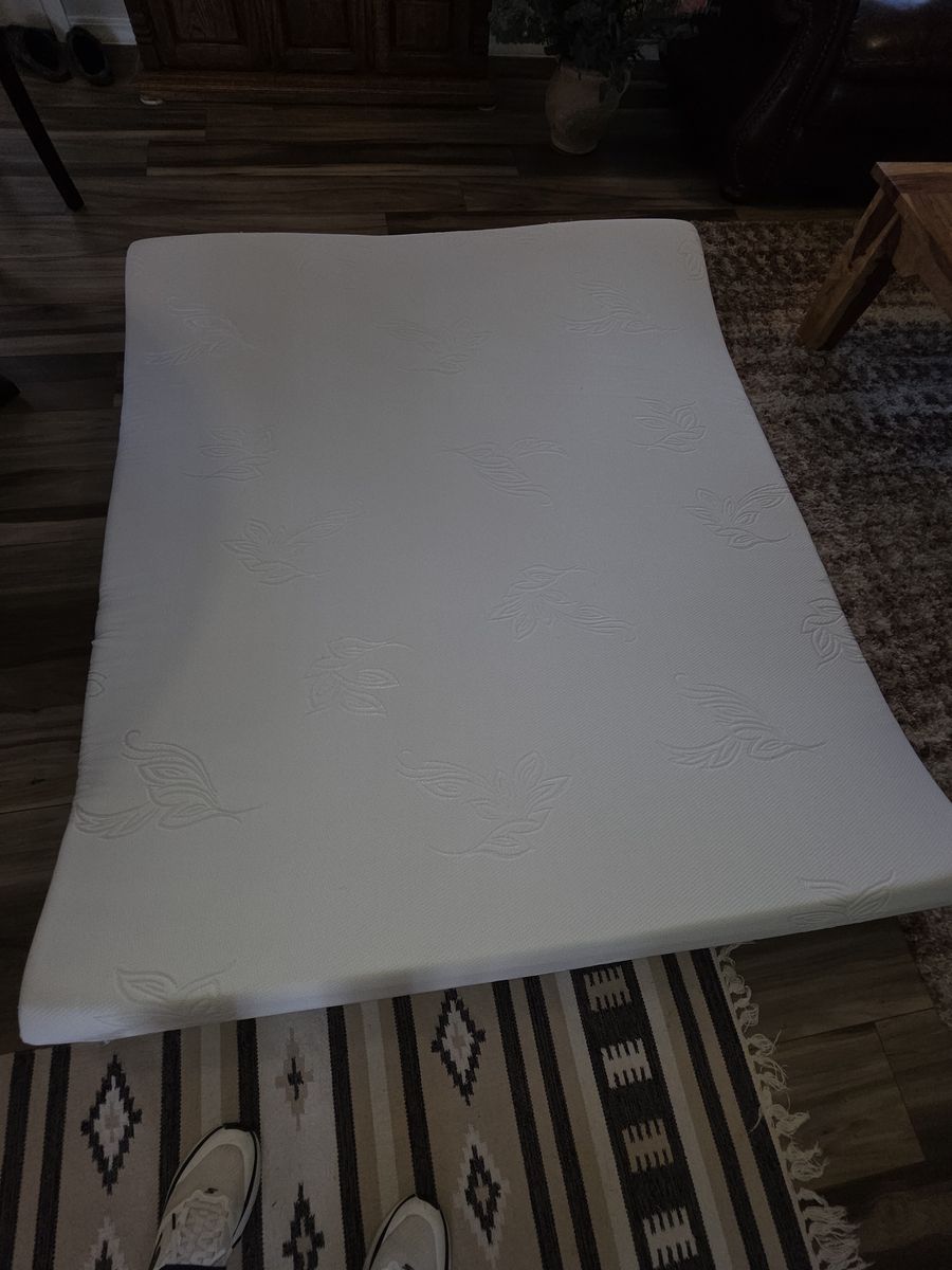 Queen mattress topper/mattress