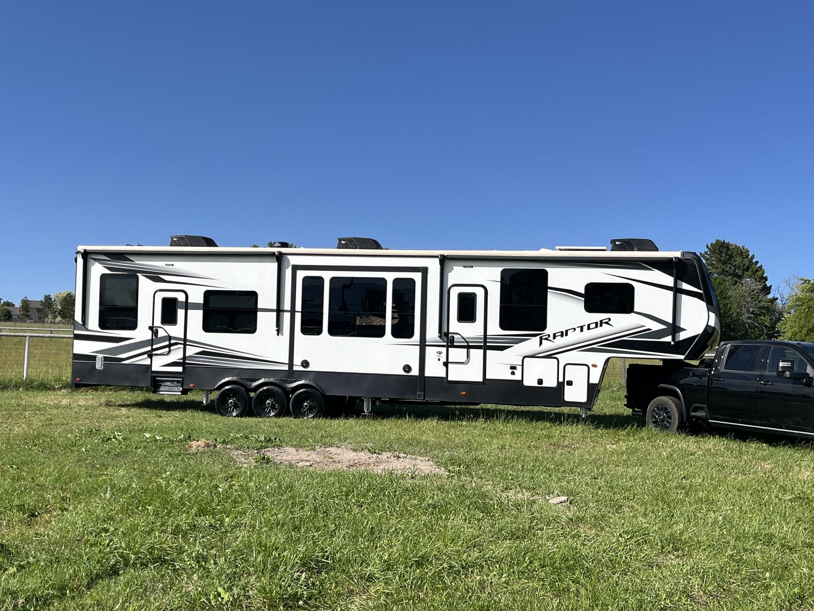 2021 Keystone Raptor 415