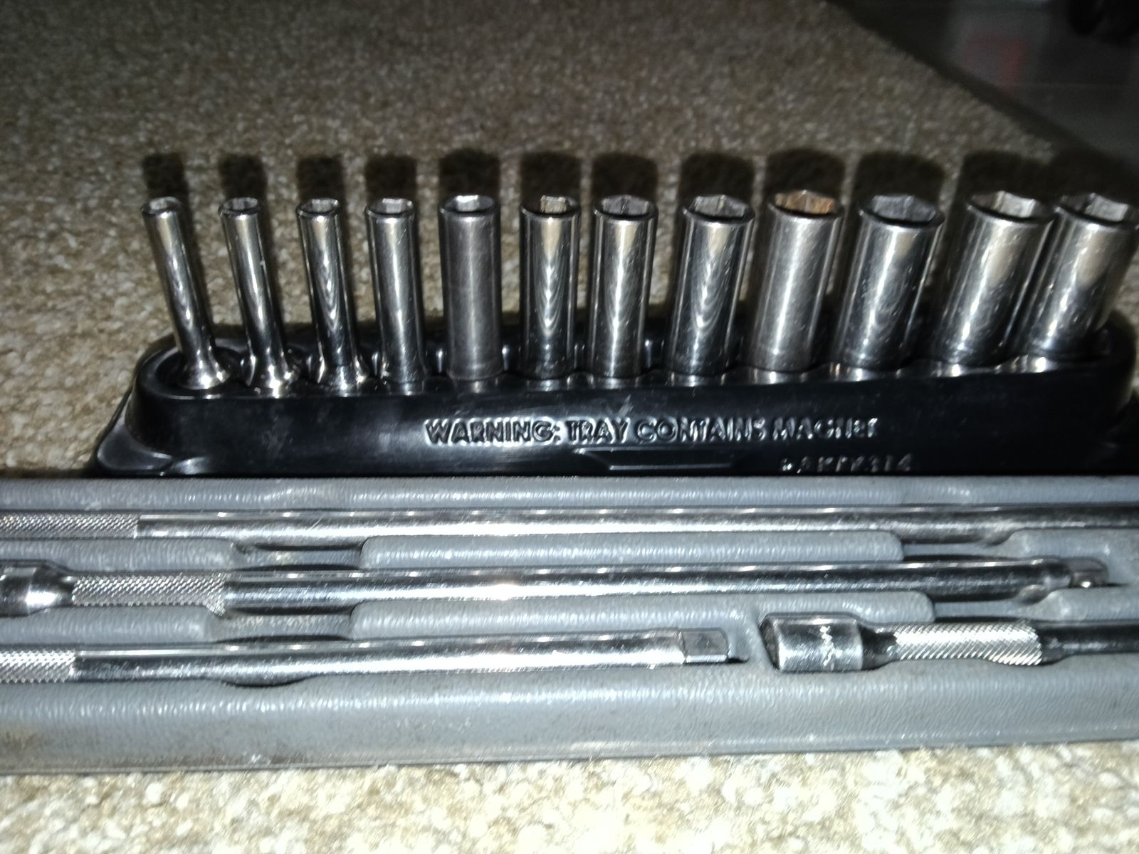 Snap-on Socket and Extension Set with Magnetic Organizer Tray