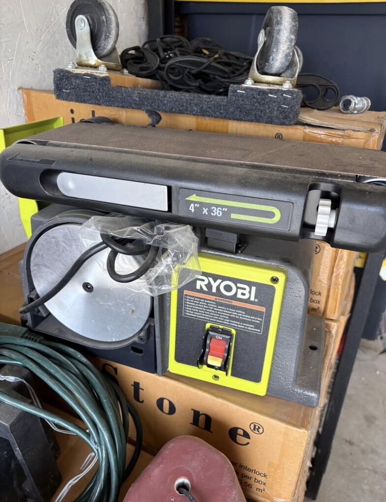 RYOBI Belt And Disc Sander