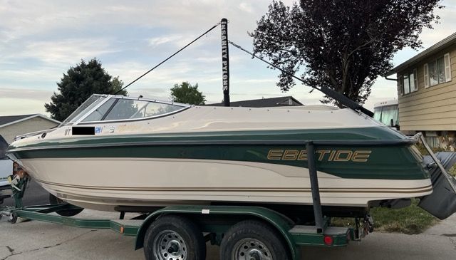 21 foot 1999 Ebbtide 2100 Mystique Speed Boat  with Metalcraft trailer
