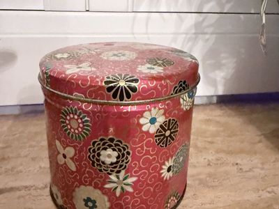 Vintage Round Floral Tin Container with Lid - RED - Gold & Blue Flower Pattern
